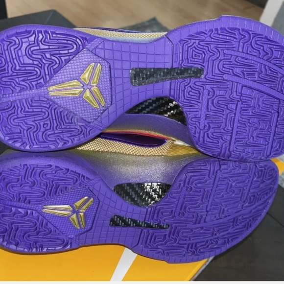 Kobe 5 Undefeated Hall of Fame size 12 - Picture 4 of 5